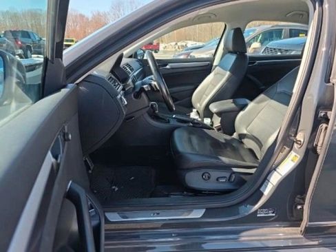 Used 2017 Volkswagen Passat 1.8T R-Line w/ R-Line Lighting Package image 12