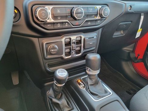 Used 2023 Jeep Gladiator Sport image 27