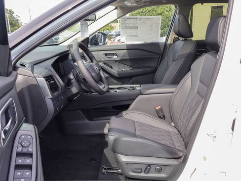 New 2026 Nissan Rogue Platinum AWD/4WD image 7