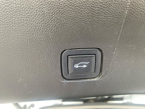 Used 2021 Chevrolet Traverse LT AWD/4WD image 11