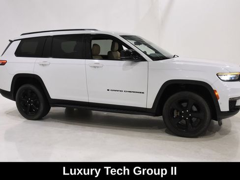 Used 2023 Jeep Grand Cherokee L Limited w/ Luxury Tech Group II AWD/4WD image 3