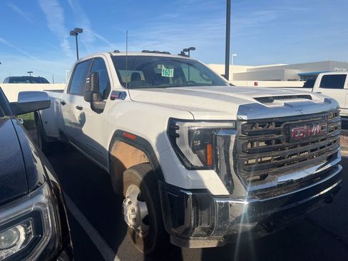Used 2024 GMC Sierra 3500 Pro image 2