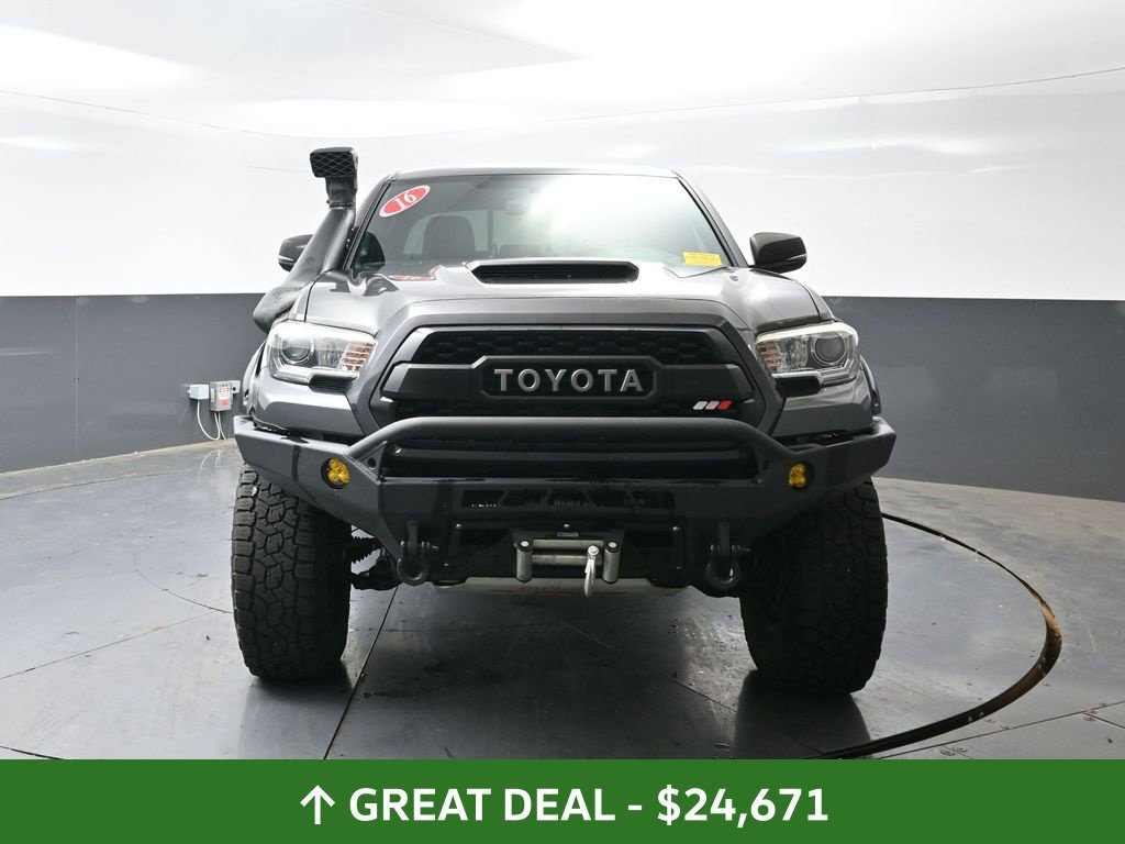 Used 2016 Toyota Tacoma TRD Sport w/ Towing Package AWD/4WD image 5