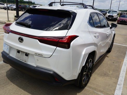 Used 2022 Lexus UX 200 w/ Premium Package FWD image 5