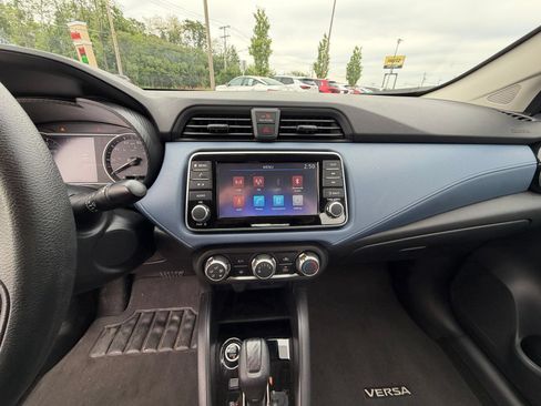 Used 2025 Nissan Versa SV FWD image 17