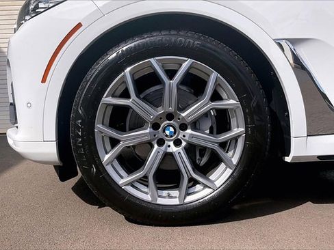 Used 2022 BMW X7 xDrive40i w/ Premium Package image 9