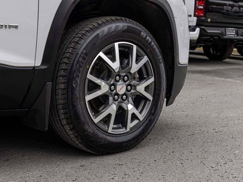 Used 2023 GMC Acadia SLE w/ Driver Convenience Package image 9