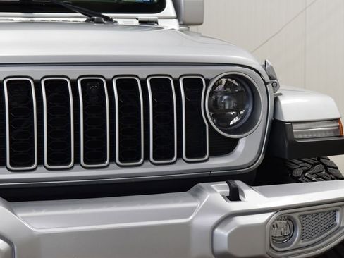 Used 2024 Jeep Wrangler Sahara w/ Technology Group image 9