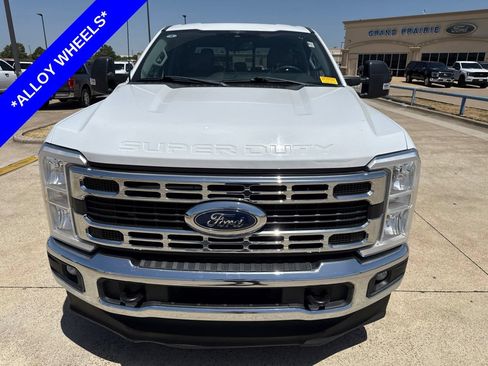 Used 2023 Ford F250 XLT w/ FX4 Off-Road Package AWD/4WD image 2