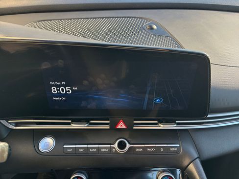 Used 2025 Hyundai Elantra Limited image 21