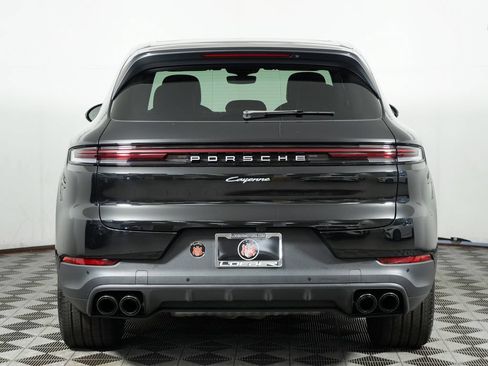 Certified 2024 Porsche Cayenne AWD/4WD image 6