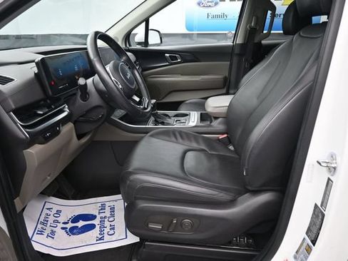 Used 2025 Kia Carnival FWD image 13