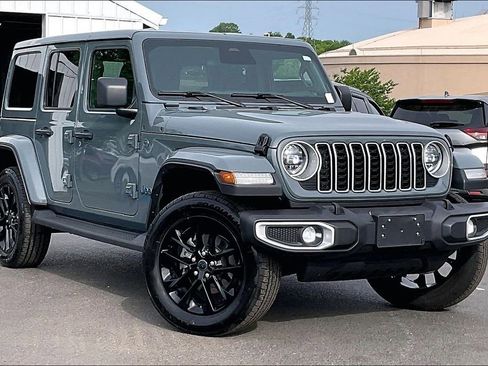 Used 2025 Jeep Wrangler Unlimited Sahara AWD/4WD image 36