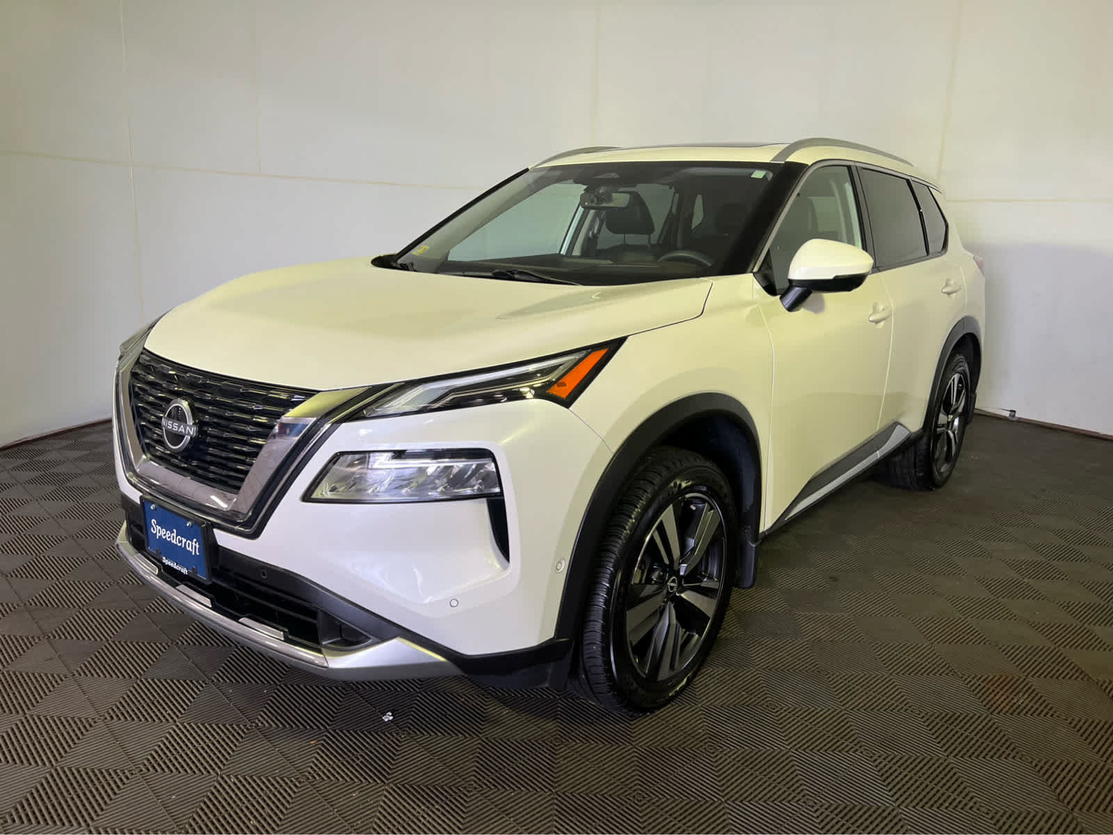 Used 2023 Nissan Rogue Platinum w/ Platinum Premium Package AWD/4WD image 3