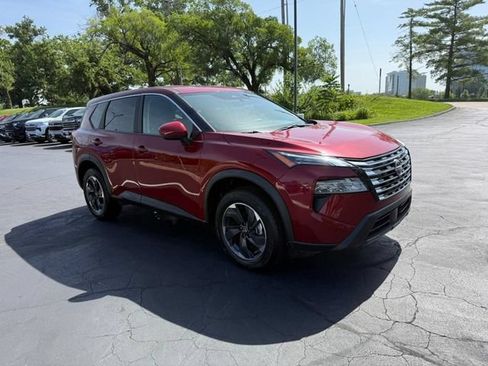 Used 2025 Nissan Rogue SV AWD/4WD image 9