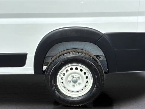 Used 2025 RAM ProMaster 2500 w/ Storage Group image 32