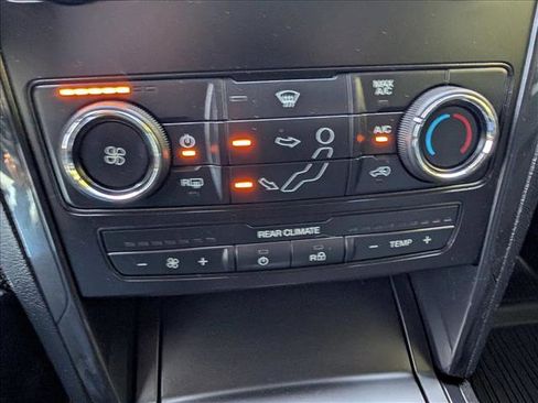 Used 2018 Ford Explorer XLT AWD/4WD image 37