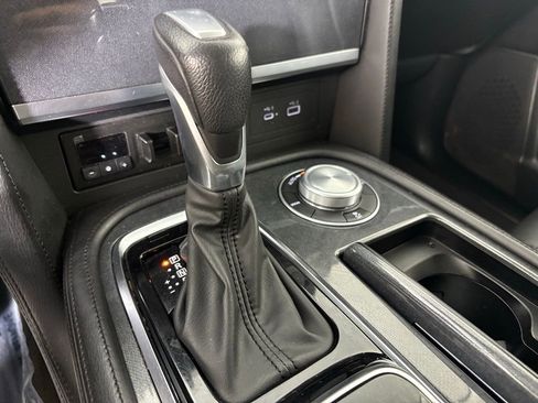 Used 2024 Nissan Armada SV image 32