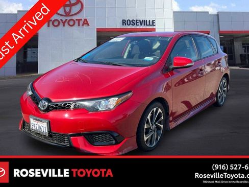Used 2018 Toyota Corolla iM w/ Carpet Mat Package (TMS) FWD image 1