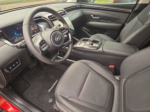 Used 2024 Hyundai Tucson Limited image 16