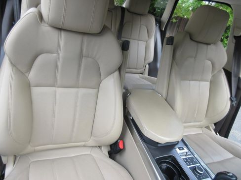 Used 2016 Land Rover Range Rover Sport SE AWD/4WD image 28