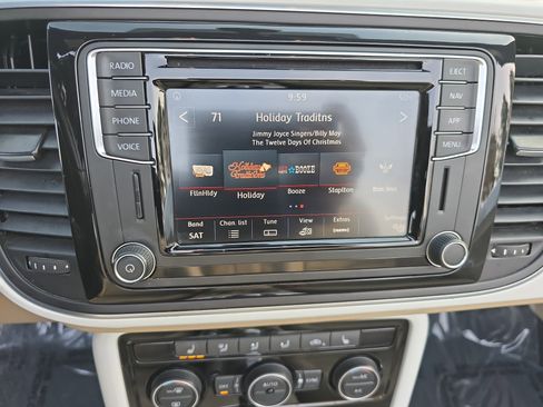 Used 2019 Volkswagen Beetle 2.0T S image 21