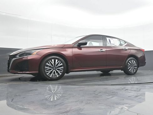 Used 2024 Nissan Altima 2.5 SV AWD/4WD image 26
