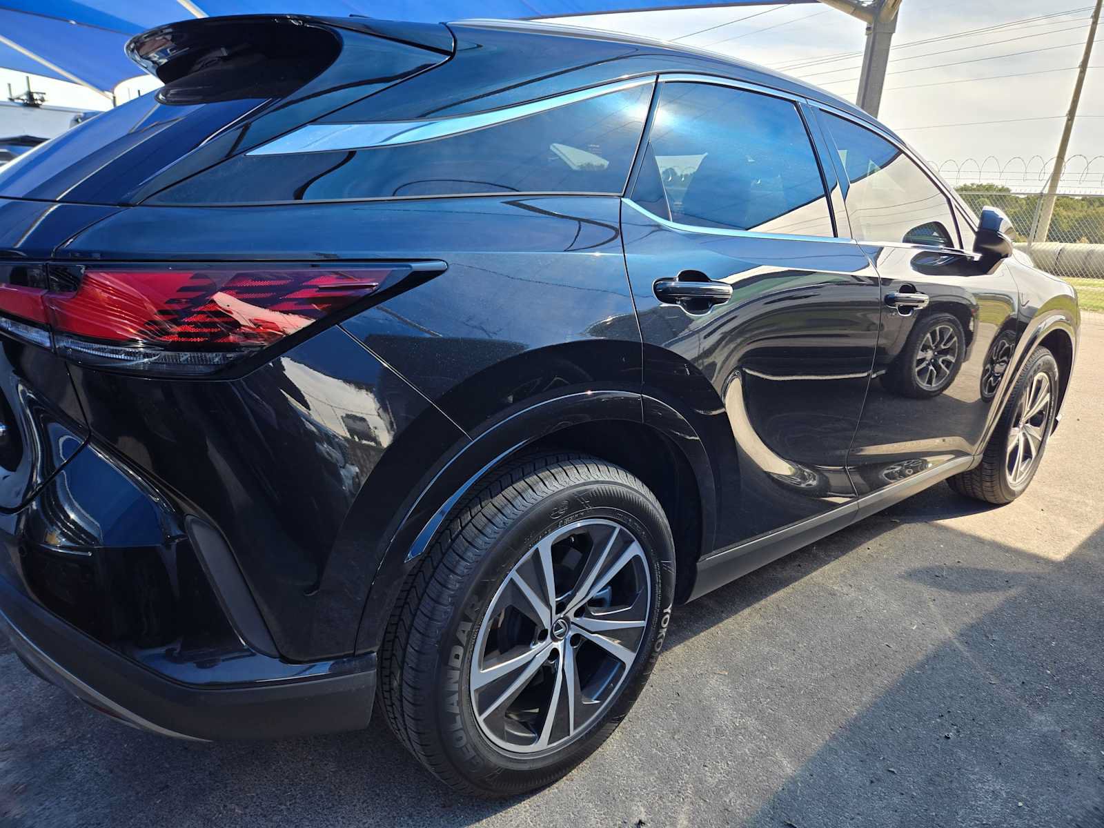 Used 2023 Lexus RX 350 Premium w/ Cold Area Package FWD image 4