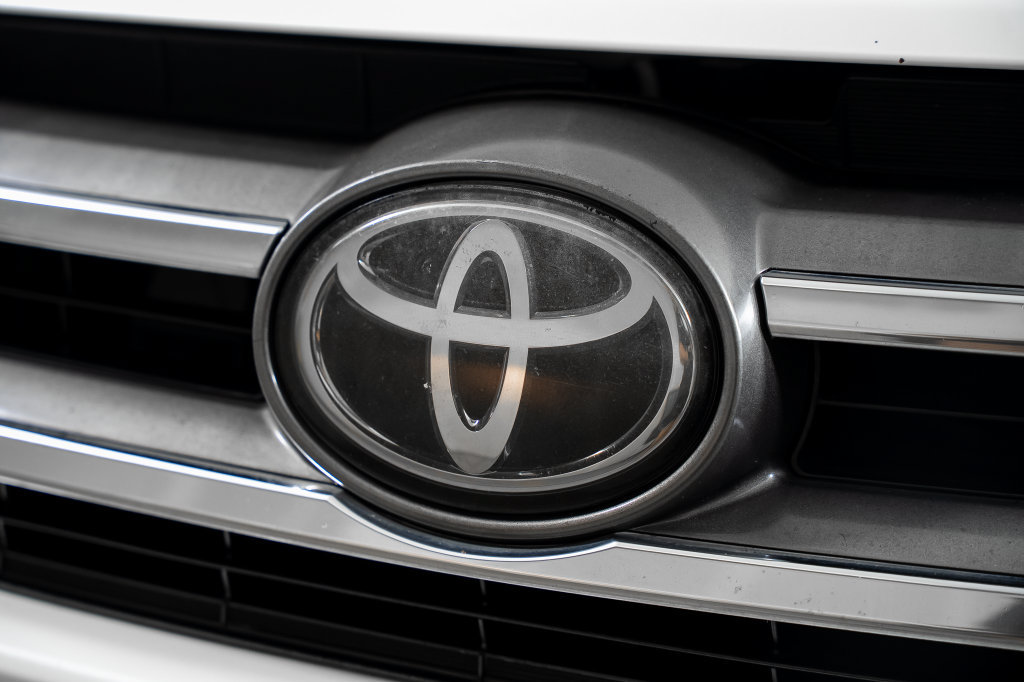 Used 2018 Toyota Highlander Limited AWD/4WD image 18