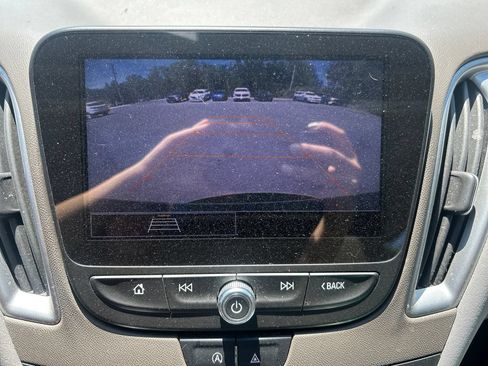 Used 2022 Chevrolet Malibu LT FWD image 30