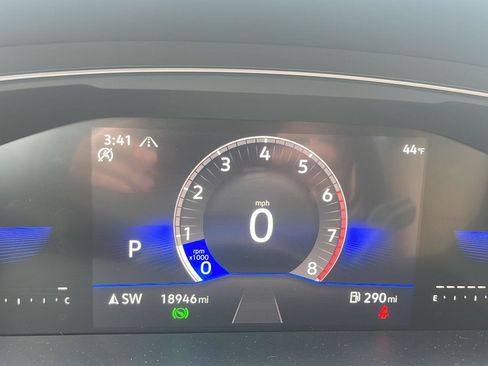 Used 2023 Volkswagen Tiguan SE R-Line image 10