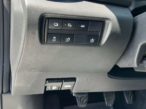 Used 2020 Nissan Versa S FWD image 11