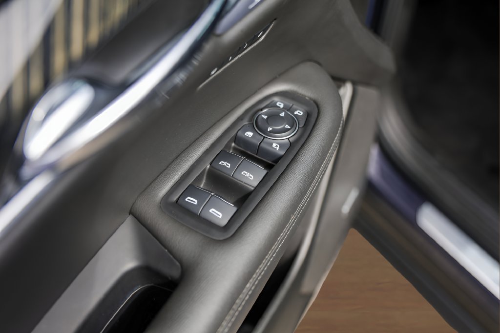 Certified 2025 Cadillac XT6 Premium Luxury FWD image 26