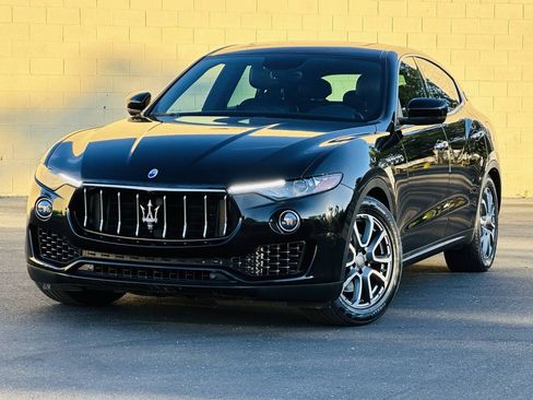 Used 2017 Maserati Levante AWD/4WD image 4
