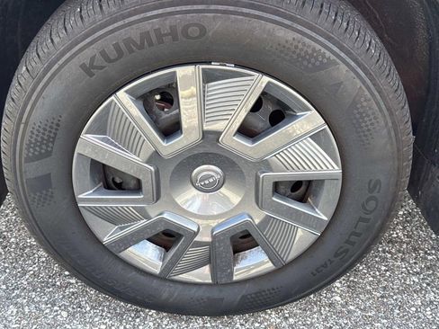 Used 2025 Nissan Kicks S image 11