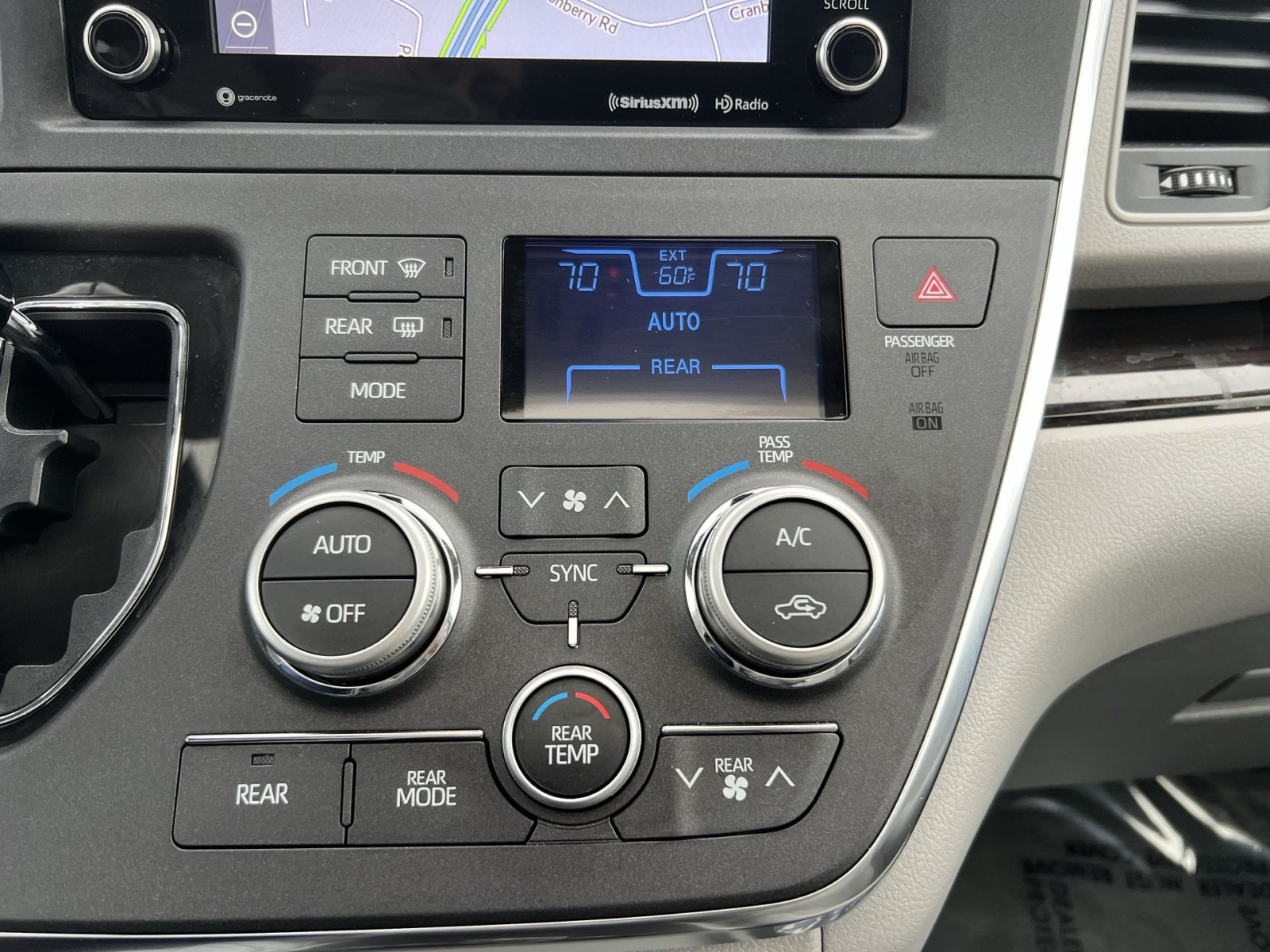 Used 2019 Toyota Sienna XLE w/ XLE Navigation Package FWD image 21