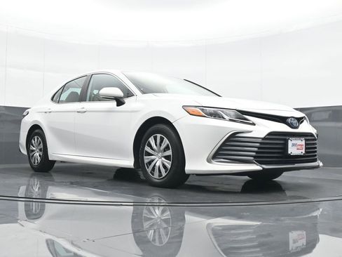 Used 2022 Toyota Camry LE image 16