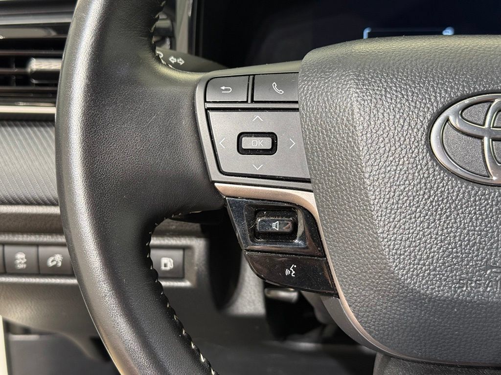Used 2025 Toyota Camry SE FWD image 22