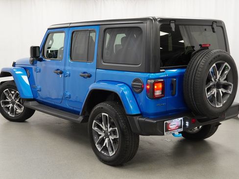 Used 2024 Jeep Wrangler Unlimited w/ Convenience Group AWD/4WD image 14