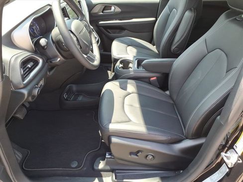 New 2027 Chrysler Pacifica Select FWD image 12