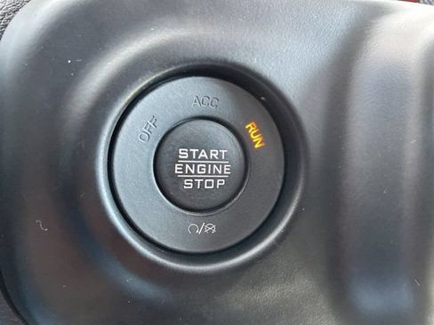 Used 2022 Jeep Gladiator Rubicon w/ Cold Weather Group AWD/4WD image 15