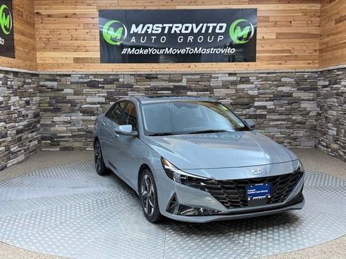 Used 2023 Hyundai Elantra Limited FWD image 2