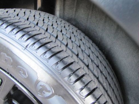 Used 2024 Nissan Kicks SR image 27