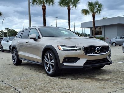 Used 2026 Volvo V60 B5 Cross Country Plus w/ Protection Package Premier