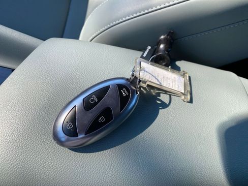 Used 2025 Hyundai Elantra Limited image 22