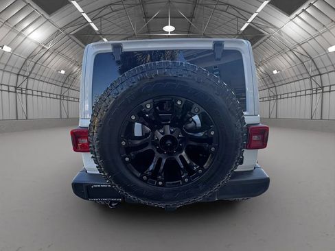 Used 2020 Jeep Wrangler Unlimited Sahara AWD/4WD image 22