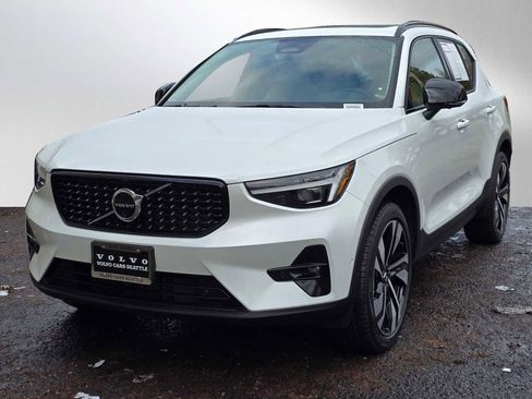 Certified 2024 Volvo XC40 B5 Ultimate w/ Climate Package image 15