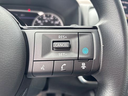 Used 2022 Nissan Rogue SV image 27