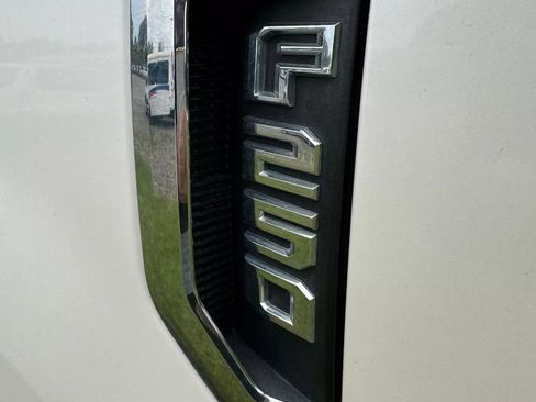 Used 2019 Ford F250 Lariat w/ Lariat Value Package image 11