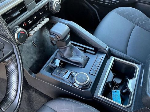 Used 2024 Toyota Tacoma SR5 AWD/4WD image 19